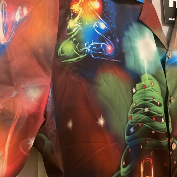 NWT Hawalili short sleeve button down colorful Christmas/Holiday shirt, size 2XL - Picture 4 of 14